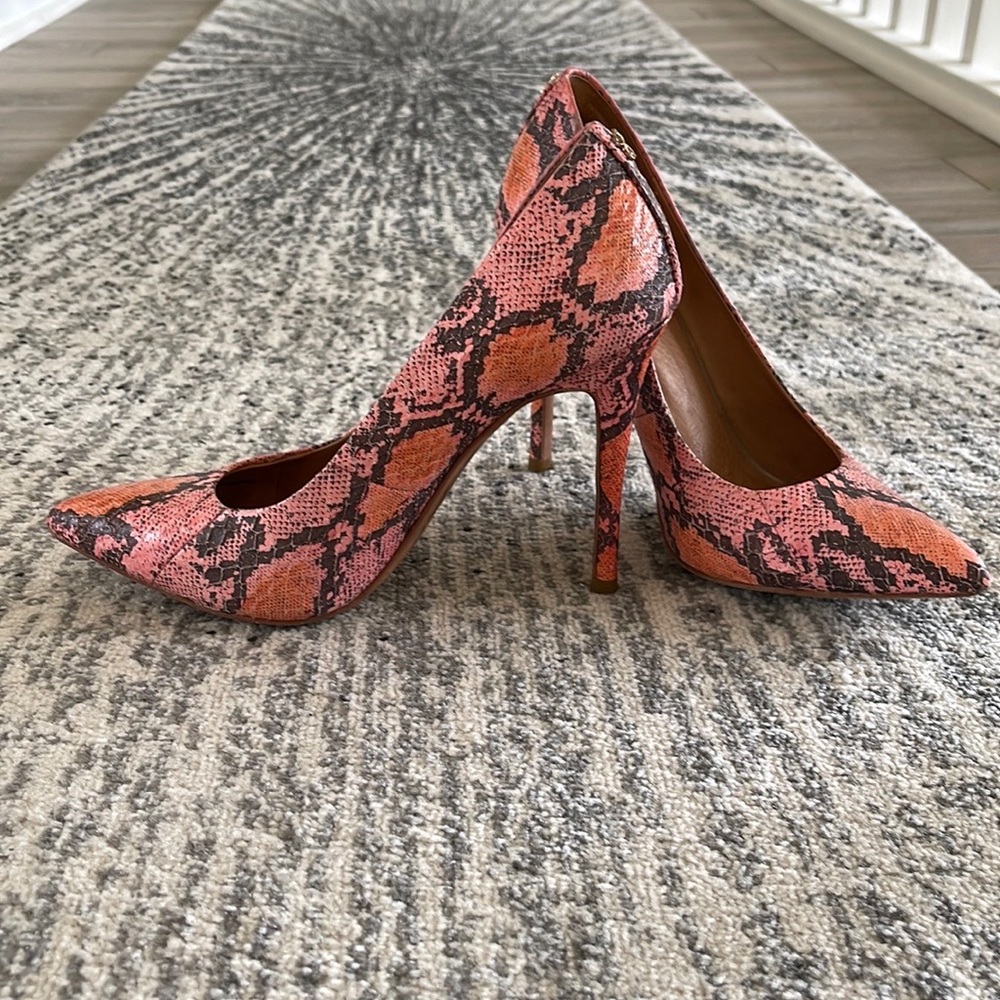 COACH snakeskin pumps heels shoes. Size 7.